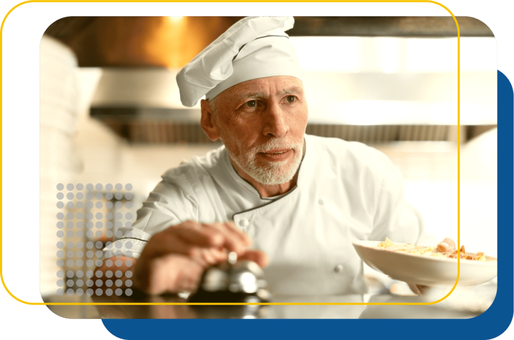 chef_de_cozinha_usando_kds_sat_facil_controla